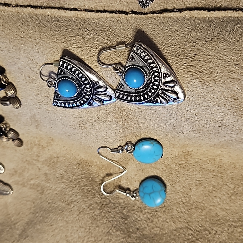 Earrings - Picture 4 of 5